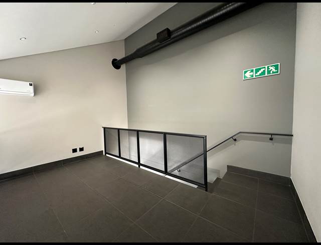 62M² OFFICE TO LET IN ROOIHUISKRAAL NORTH