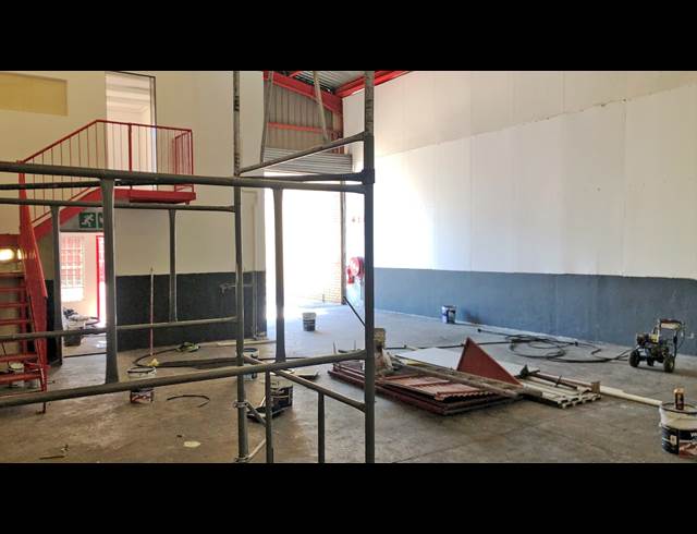 173M² FACTORY TO LET IN JET PARK