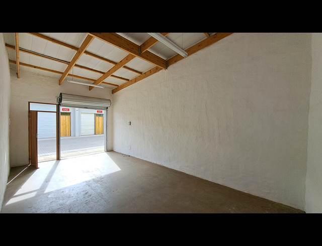 12M² OFFICE TO LET IN WILLOW PARK MANOR