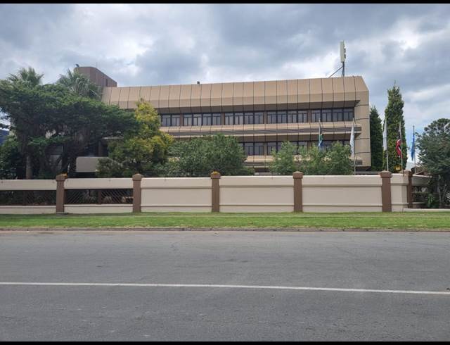 3,651M² OFFICE TO LET IN STEELEDALE