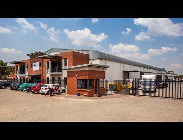 5,630M² WAREHOUSE TO LET IN POMONA