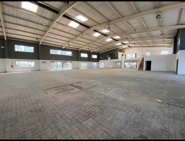 1,400M² WAREHOUSE TO LET IN PRINCESS AH