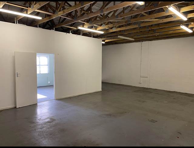 100M² WAREHOUSE TO LET IN PAROW EAST