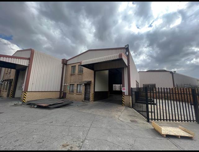 296M² WAREHOUSE TO LET IN APEX