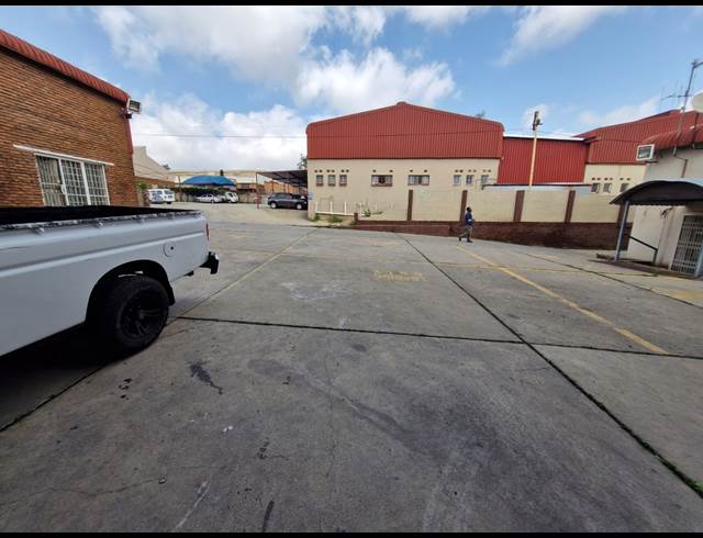 450M² WAREHOUSE TO LET IN KEW