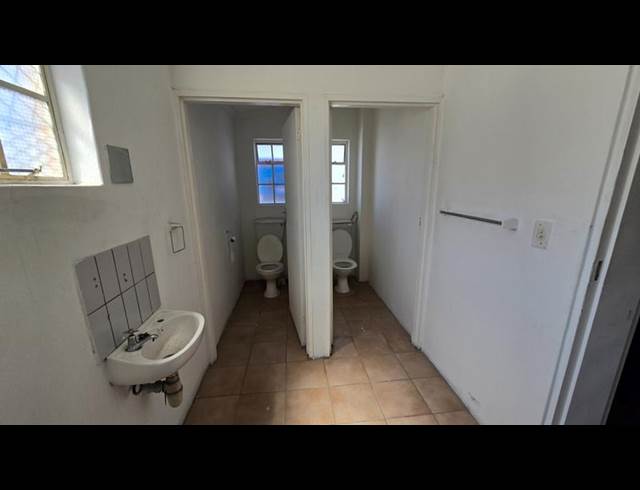 INDUSTRIAL PROPERTY TO RENT IN PAROW EAST