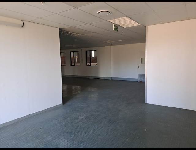 4,892M² WAREHOUSE TO LET IN POMONA
