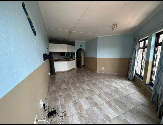 2 BEDROOM PROPERTY TO RENT IN MANABA BEACH