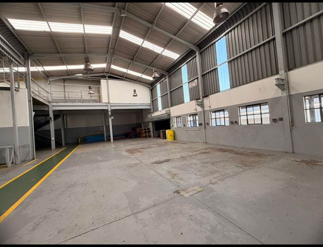 800M² WAREHOUSE TO LET IN EASTLEIGH