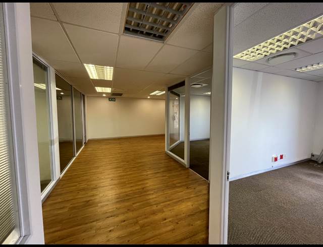 977M² OFFICE TO LET IN WATERFRONT