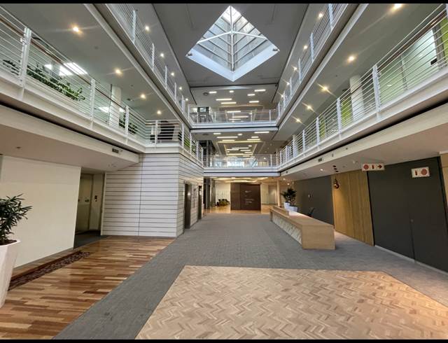 260M² OFFICE TO LET IN WATERFRONT