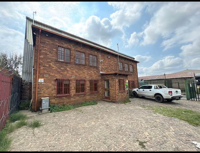 800M² WAREHOUSE TO LET IN KNIGHTS