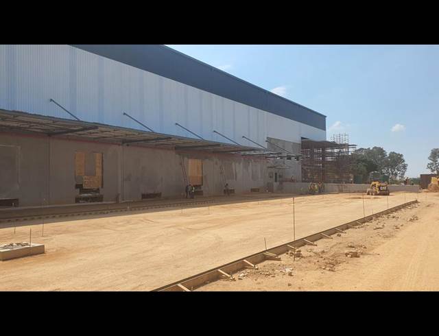 8,300M² WAREHOUSE TO LET IN LINBRO PARK