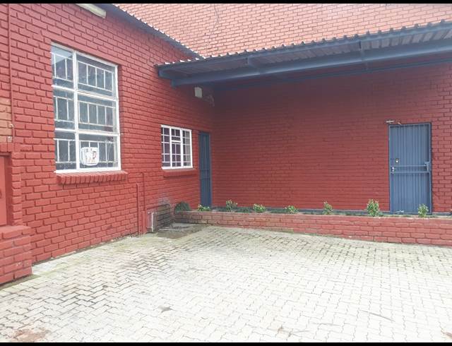 130M² BUILDING TO LET IN WHITE RIVER CENTRAL