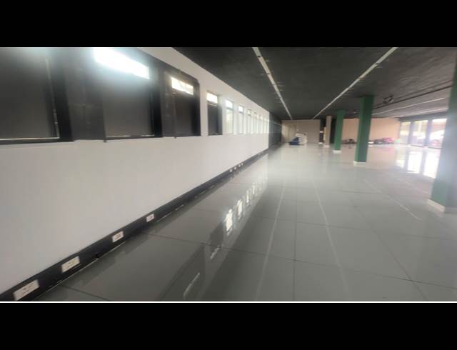 1,350M² SHOWROOM TO LET IN WYNBERG