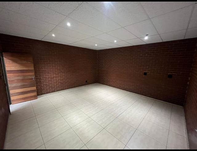 25M² OFFICE TO LET IN ORMONDE