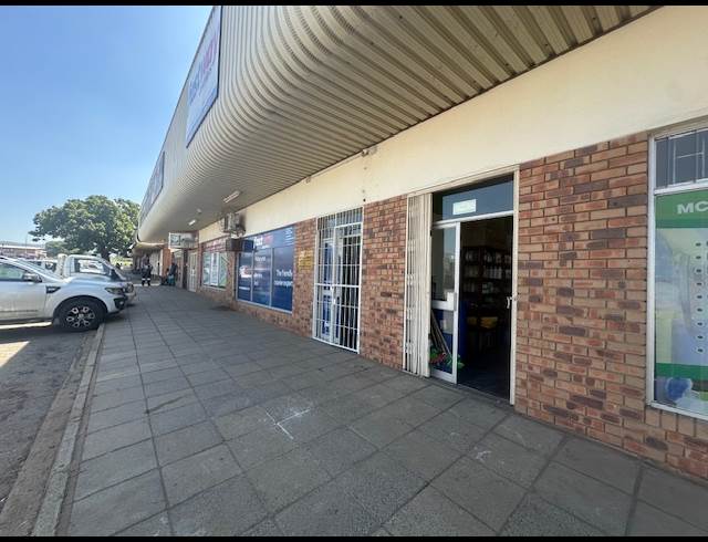 138M² BUSINESS RENTED IN OOS EINDE