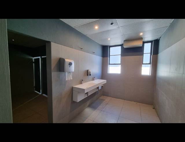 450M² BUSINESS TO LET IN WOODSTOCK