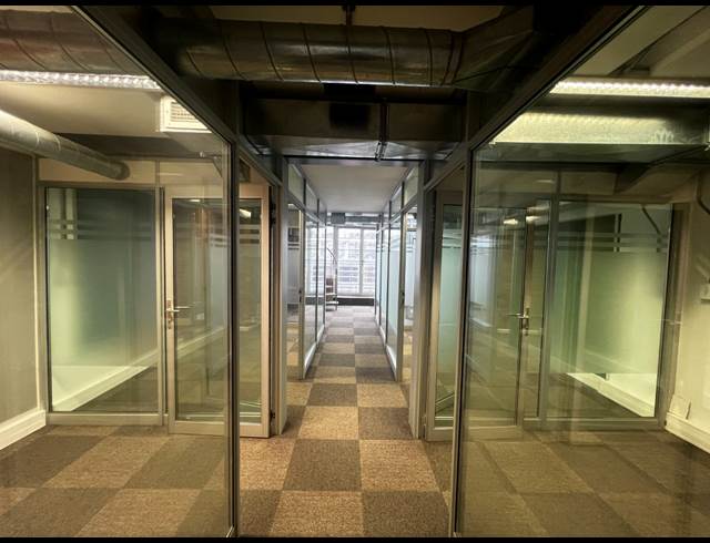 229M² OFFICE TO LET IN GREEN POINT