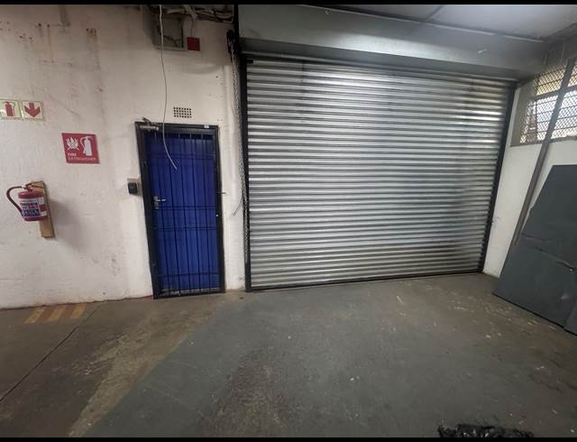 1,200M² WAREHOUSE TO LET IN WYNBERG