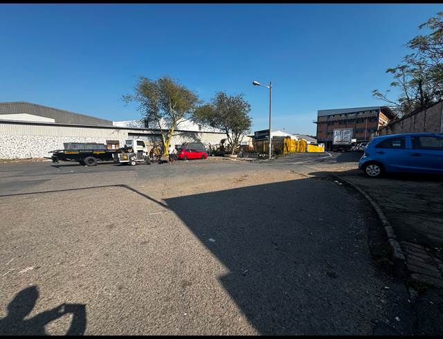 1,100M² WAREHOUSE TO LET IN SPRINGFIELD PARK