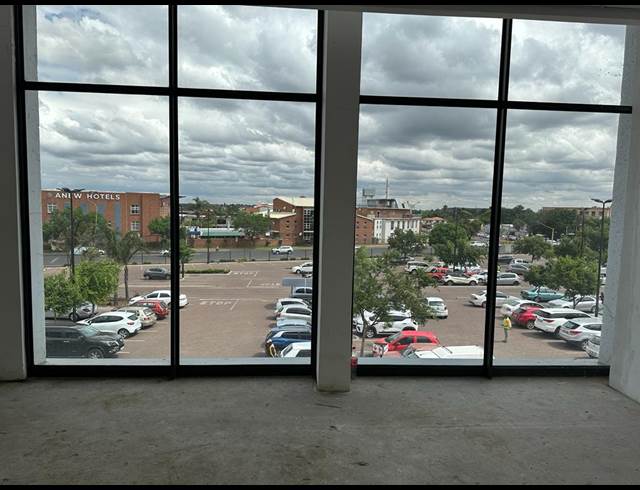 249M² RETAIL TO LET IN DIE HEUWEL