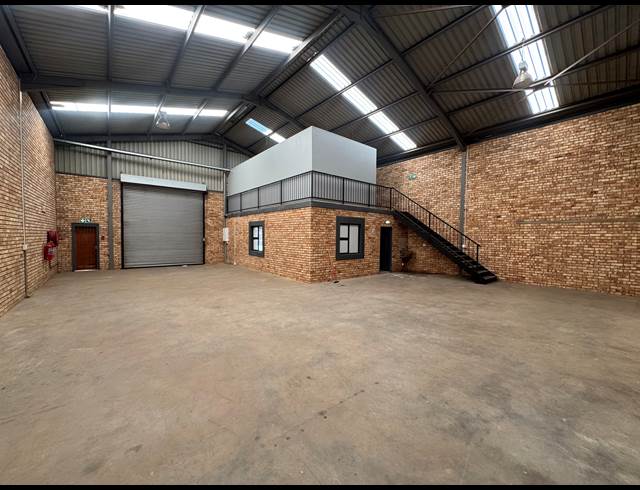 256M² WAREHOUSE TO LET IN PRINCESS AH