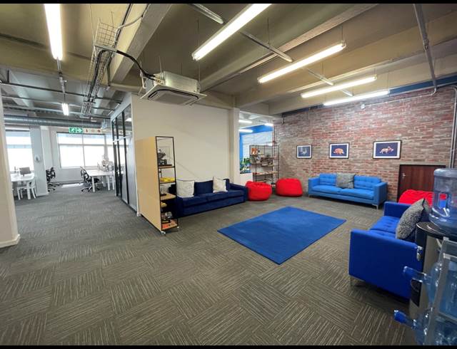 1,560M² OFFICE TO LET IN DE WATERKANT