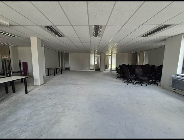 556M² OFFICE TO LET IN SANDTON CENTRAL