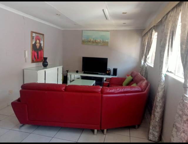 2 bed property to rent in RIDGEWAY