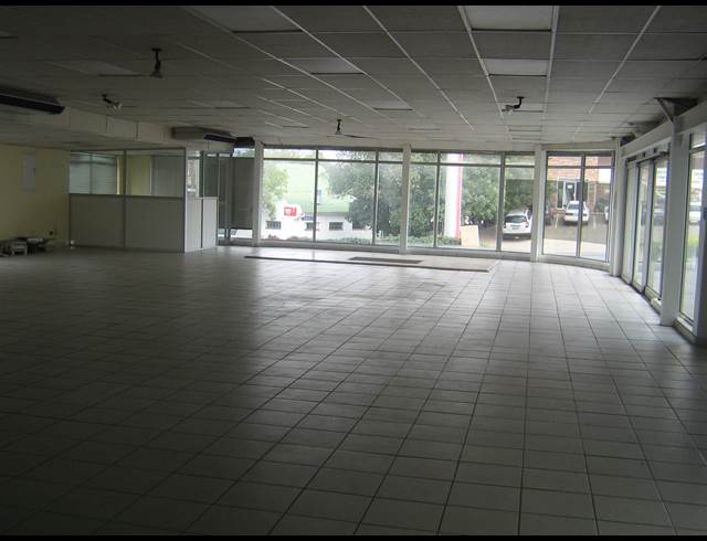 570M² SHOWROOM TO LET IN BALLITO CENTRAL