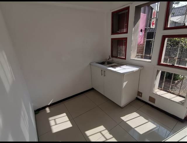 133M² OFFICE TO LET IN VALHALLA