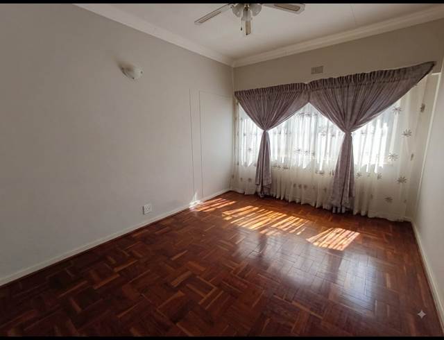 2 BEDROOM FLAT TO LET IN THREE RIVERS PROPER