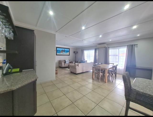 3 BEDROOM DUET TO LET IN BIRDSWOOD