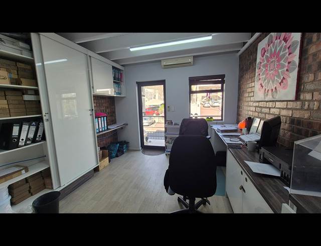 128M² OFFICE TO LET IN WESTLAKE