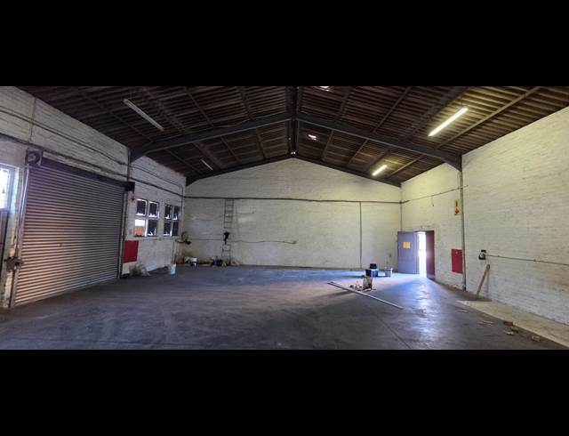 170M² WAREHOUSE TO LET IN CHARLESTON HILL