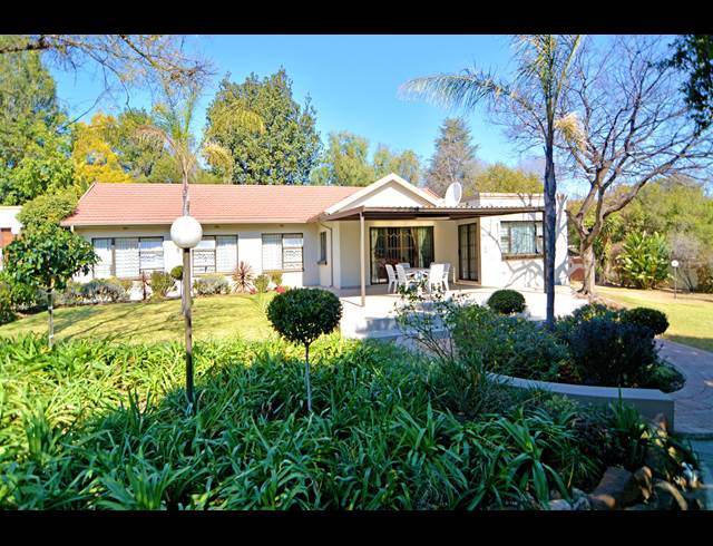 4 BEDROOM FREEHOLD RENTED IN MORNINGSIDE MANOR