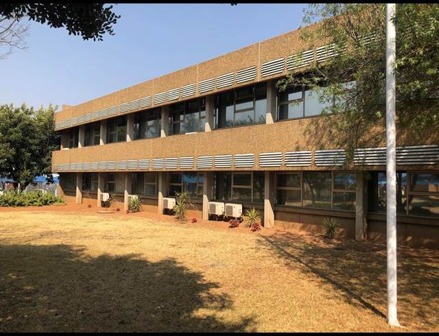 2,422M² WAREHOUSE TO LET IN CHAMDOR