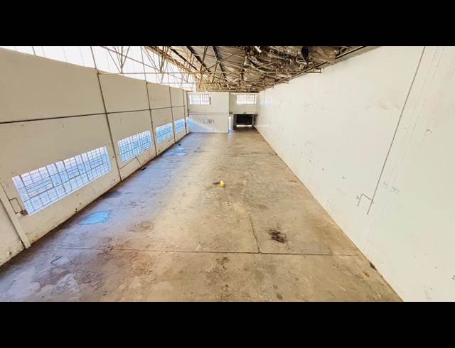690M² WAREHOUSE TO LET IN STORMILL
