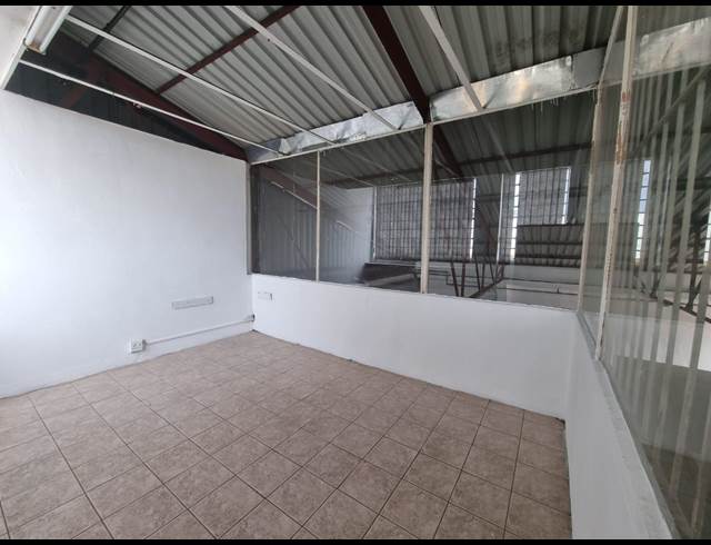 150M² WAREHOUSE TO LET IN STEELEDALE