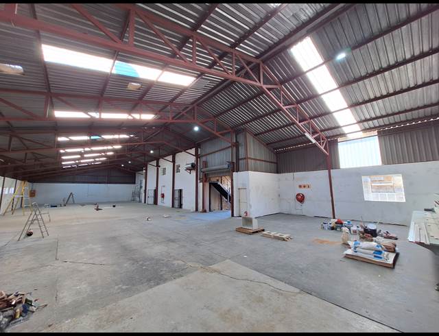 1,200M² WAREHOUSE TO LET IN STORMILL