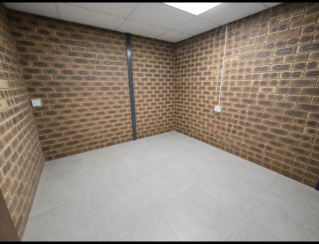 816M² WAREHOUSE TO LET IN AEROTON