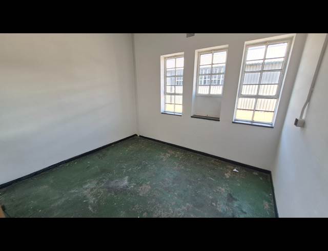 4,280M² WAREHOUSE TO LET IN BOKSBURG EAST