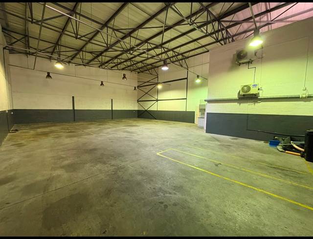 329M² WAREHOUSE TO LET IN PAARDEVLEI