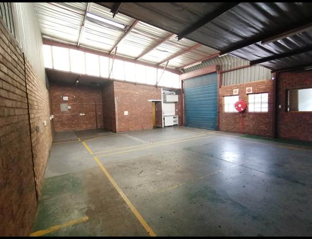 144M² WAREHOUSE TO LET IN WADEVILLE