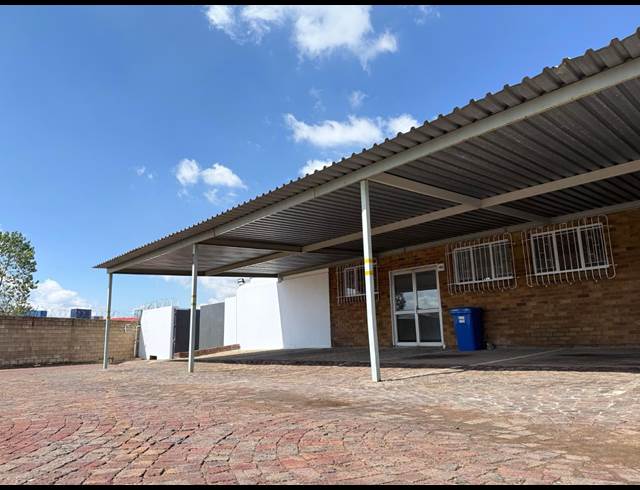 330M² WAREHOUSE TO LET IN APEX