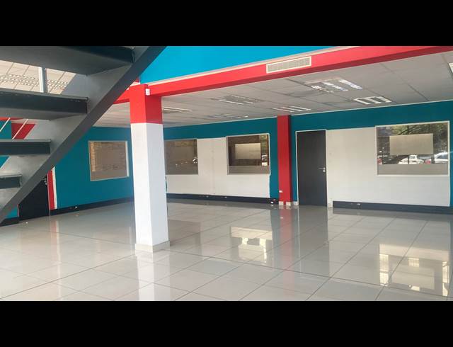 880M² RETAIL TO LET IN NORTH RIDING