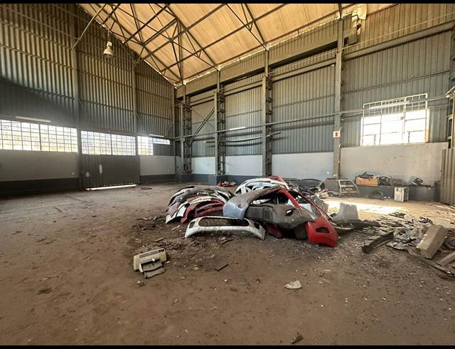 360M² WAREHOUSE TO LET IN MANUFACTA
