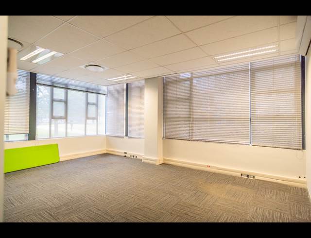 866M² OFFICE TO LET IN PARKHAVEN