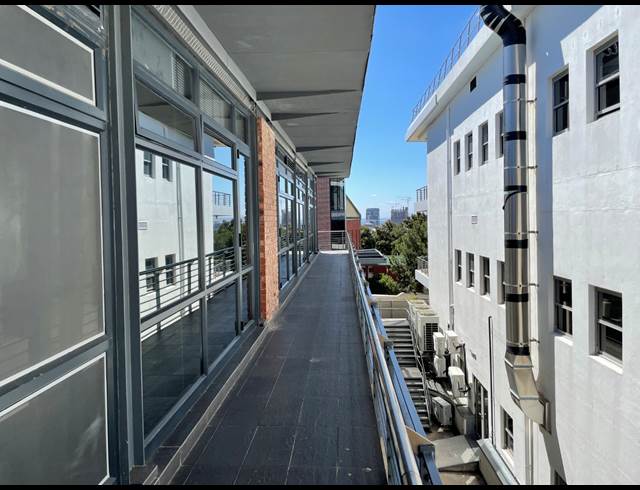 207M² OFFICE TO LET IN GARDENS